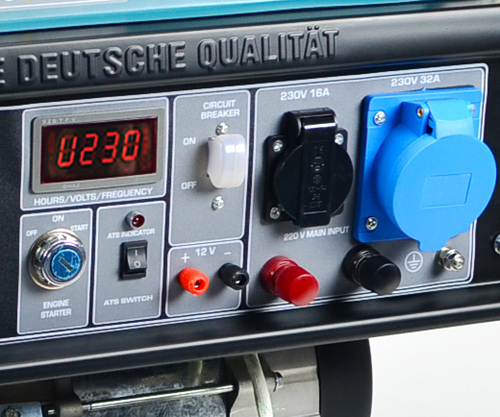 Pohodlný ergonomický ovládací panel s elektrickým startem